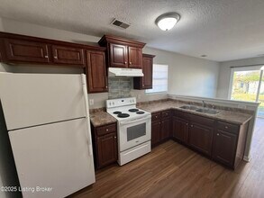 7613 Beulah Church Rd in Louisville, KY - Building Photo - Building Photo