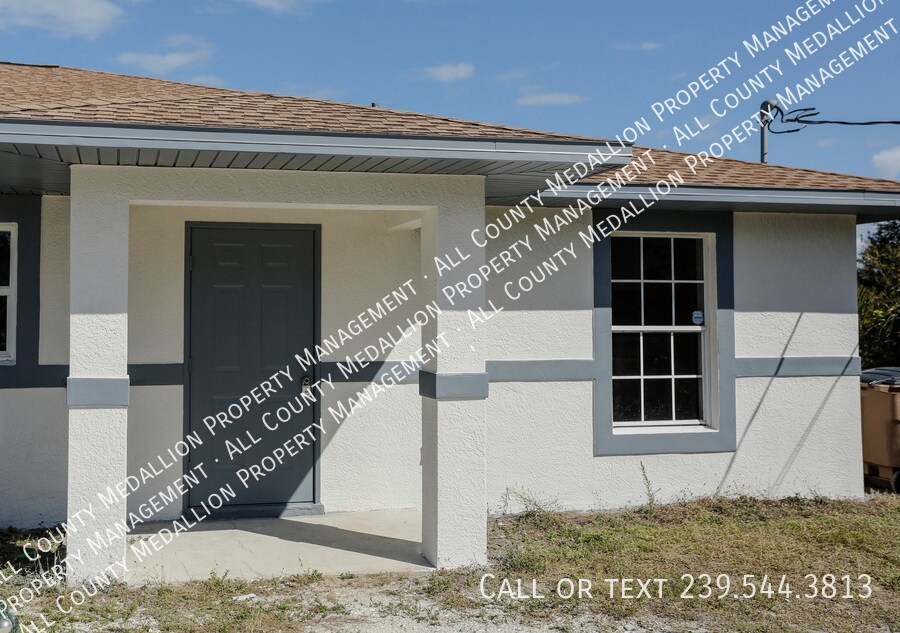 4612 25th St SW in Lehigh Acres, FL - Building Photo