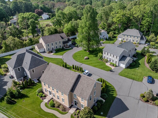 Redwood Condominiums in Westbrook, CT - Building Photo - Building Photo
