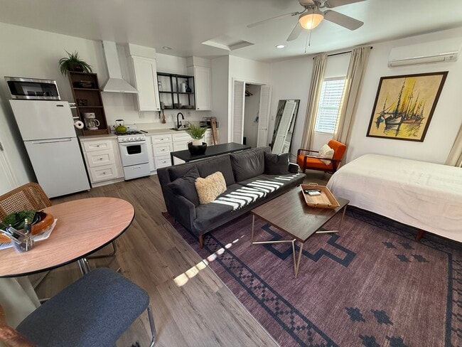 property at 4302 1/2 Gateway Ave