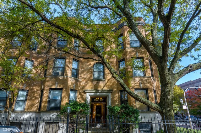 property at 900 W Grace St