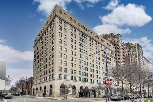 property at 2100 N Lincoln Park W