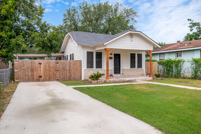 144 Thelka in San Antonio, TX - Foto de edificio - Building Photo