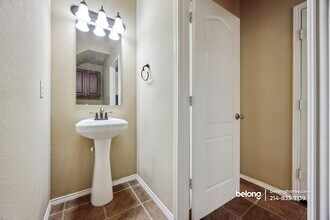 2128 Valley Forge Trail in Fort Worth, TX - Foto de edificio - Building Photo