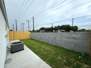 7711 N 58th St-Unit -2 in Mission, TX - Foto de edificio - Building Photo