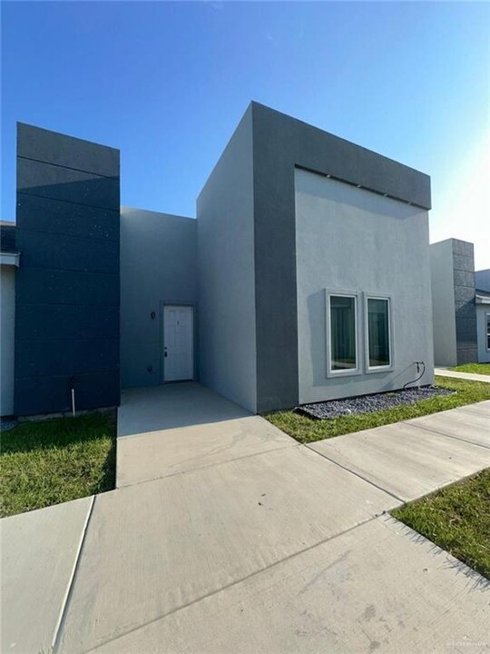 1002 N Glasscock Rd in Mission, TX - Building Photo