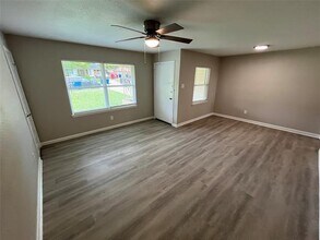 405 Highcrest Dr in Dallas, TX - Building Photo - Building Photo