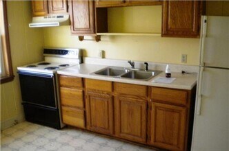 300 N 3rd Ave in Mayodan, NC - Building Photo - Building Photo