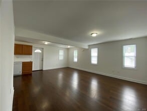 29 Moulthrop St in Ansonia, CT - Building Photo - Building Photo