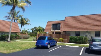 9403 S Ocean Dr in Jensen Beach, FL - Building Photo