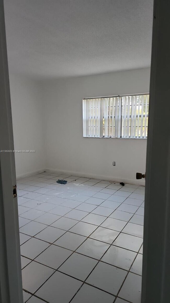 5100 SW 41st St-Unit -222 in Hollywood, FL - Building Photo - Building Photo