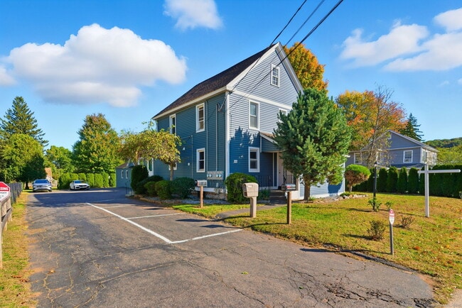 44 E Cedar St in Newington, CT - Building Photo - Building Photo