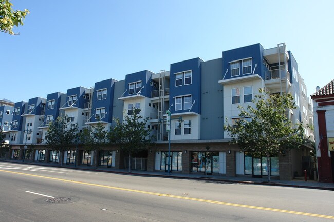 Andante Emeryville in Emeryville, CA - Foto de edificio - Building Photo