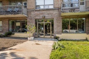 Hensall Ontario Northcrest Apartments in Montréal, QC - Building Photo - Building Photo