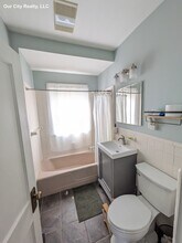 64 Ten Hills Rd, Unit 1 in Somerville, MA - Foto de edificio - Building Photo