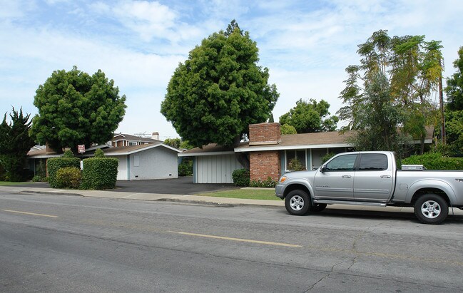 Olive Branch in Costa Mesa, CA - Foto de edificio - Building Photo