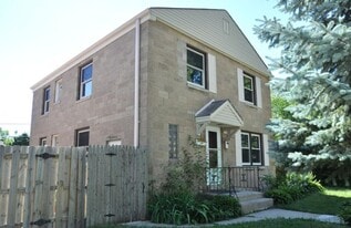 3306 S 7th St, Unit 2 Bedroom Lower in Milwaukee, WI - Building Photo