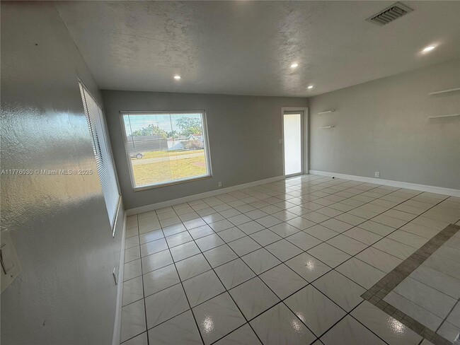 6218 Rodman St in Hollywood, FL - Building Photo - Building Photo