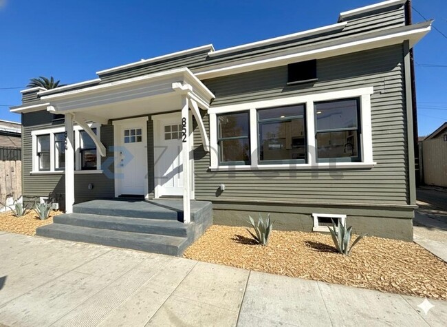 854 Orange Ave in Long Beach, CA - Foto de edificio - Building Photo