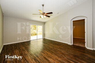 403 W New England Dr in Elkton, FL - Foto de edificio - Building Photo