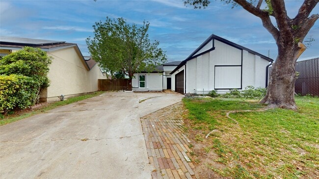 property at 7415 Alcomita Dr