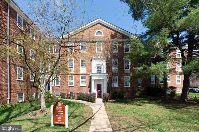 3811 Newark St NW, Unit 438 in Washington, DC - Building Photo - Building Photo