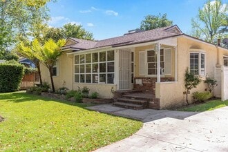 14024 Peach Grove St in Sherman Oaks, CA - Foto de edificio - Building Photo