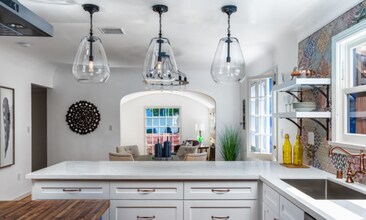 2135 Clinton St in Los Angeles, CA - Building Photo - Building Photo