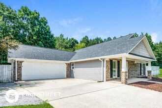 200 Sunrise Dr in Odenville, AL - Foto de edificio - Building Photo