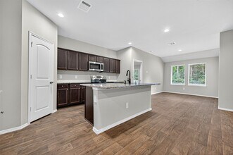 40320 Hilltop Pr Dr in Magnolia, TX - Foto de edificio - Building Photo