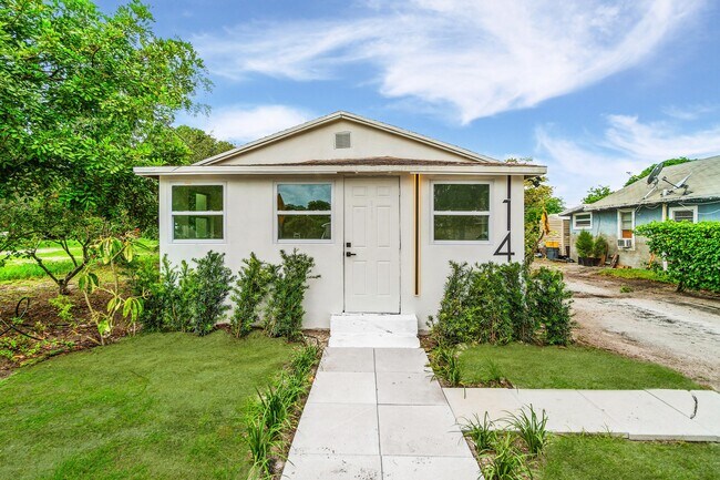 114 NW 10th Ave in Delray Beach, FL - Building Photo - Building Photo