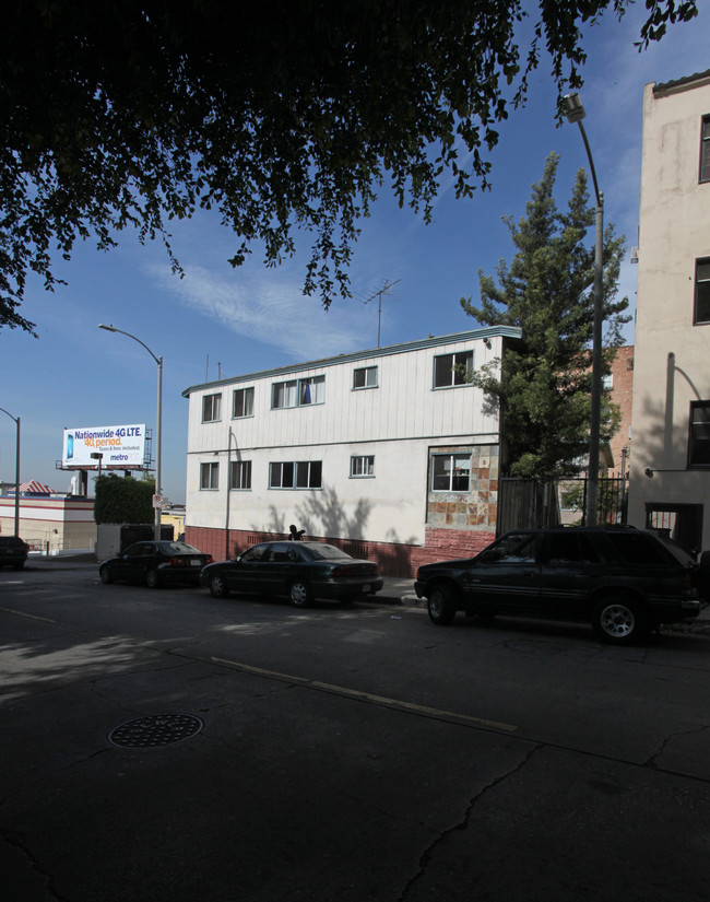 517 Loma Dr in Los Angeles, CA - Foto de edificio - Building Photo