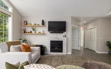 3301 Park Ln, Unit B in Mount Vernon, WA - Foto de edificio - Building Photo