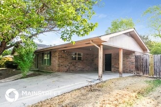 1000 N Chico St in Decatur, TX - Building Photo - Building Photo