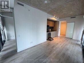 161 Roehampton Ave in Toronto, ON - Building Photo - Building Photo