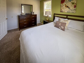Sterling Oaks Apartments in Norfolk, VA - Foto de edificio - Building Photo