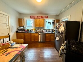 3 Kinnaird St, Unit 1 in Cambridge, MA - Foto de edificio - Building Photo