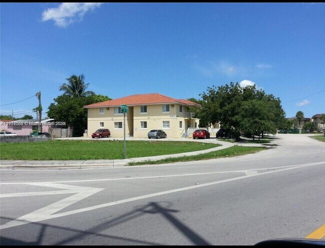 2185 NW 16th Terrace-Unit -10 in Miami, FL - Building Photo - Building Photo