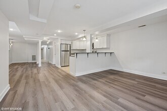 842 W Newport Ave in Chicago, IL - Building Photo - Building Photo