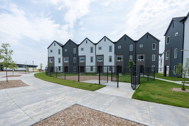 Juniper Rows at Olde Towne in Elkhorn, NE - Building Photo - Building Photo