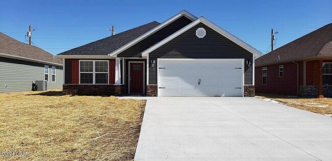 property at 2205 S Pearl Ave