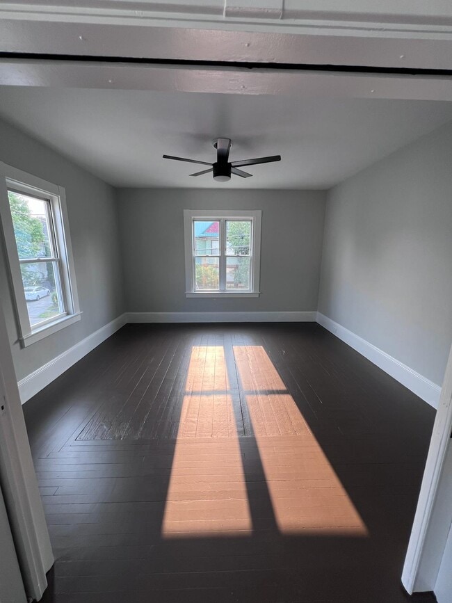 118 Riddle St, Unit #2 in Manchester, NH - Foto de edificio - Building Photo