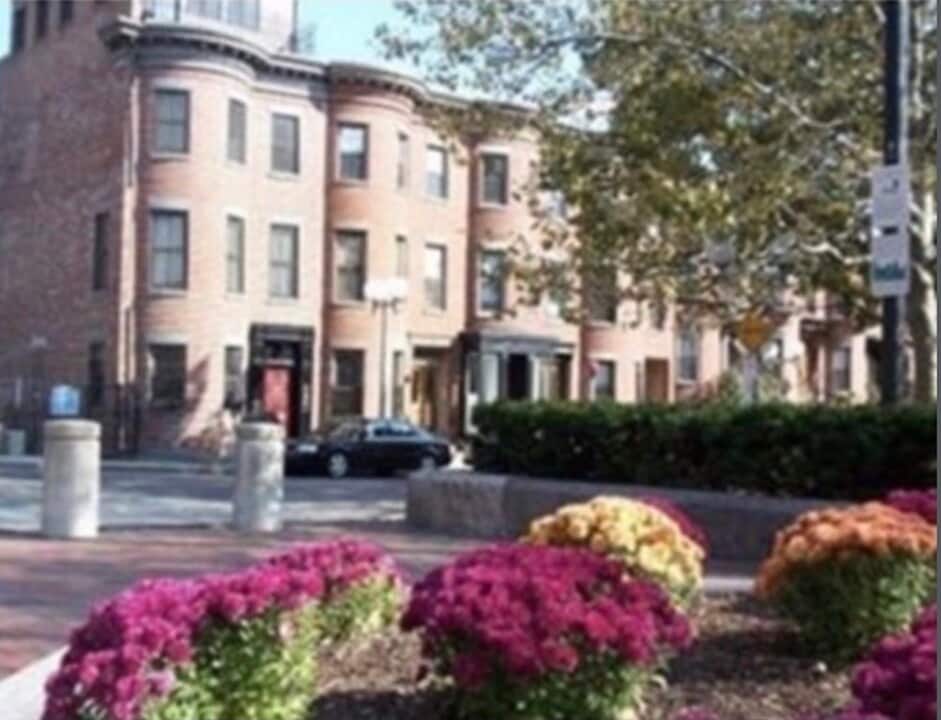 219 W Newton St in Boston, MA - Building Photo