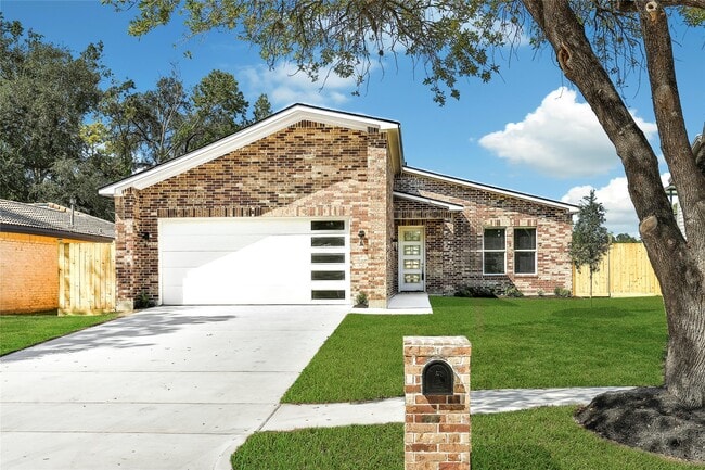 7611 Athlone Dr in Houston, TX - Building Photo - Building Photo