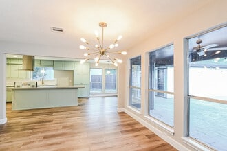 11818 Oakcroft Dr in Houston, TX - Building Photo - Building Photo