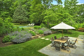 156 Suffolk St in Sag Harbor, NY - Building Photo - Building Photo