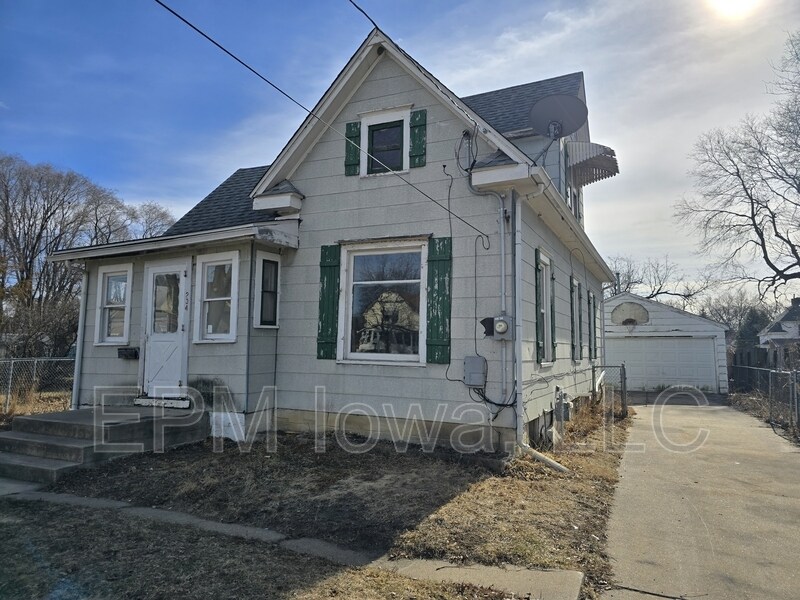 234 Cottage Grove Ave in Waterloo, IA - Foto de edificio