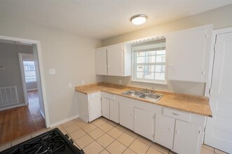 1823 Las Cruces Ln in Dallas, TX - Foto de edificio - Building Photo