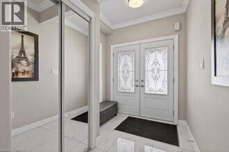 5463 Blue Spruce Ave in Burlington, ON - Building Photo - Building Photo