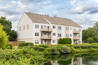 Cedar Lakes II Condominiums in Fairfax, VA - Building Photo - Building Photo